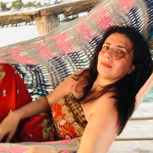 Meet your Posher, Francesca - Picture 1 of 1